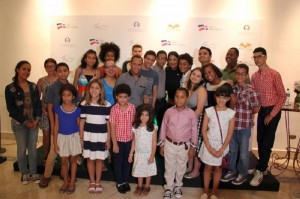 jaden con niños asistentes