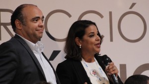 Omar de la Cruz e Yvette Marichal durante la clausura del II Congreso Nacional de Cine. Foto: Fuente externa