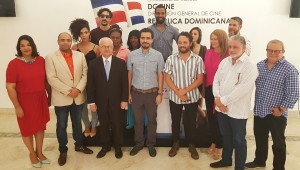 La directora de la DGCINE, Yvette Marichal junto a la Comisión de Selección Filmica y el equipo de la película "Cocote", filme seleccionado. Foto: Fuente externa